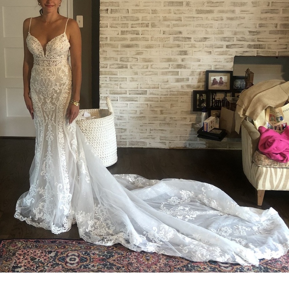 Elegant White Lace Wedding Dress